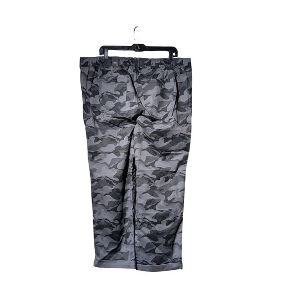Torrid NWT Weekend Mid-Rise Straight Stretch Twill Camo Cadet Grey 2R (2X) - Picture 10 of 11